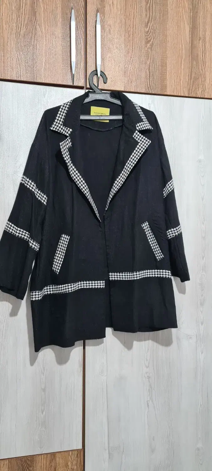 مانتوکتی|لباس|رشت, پیرسرا|دیوار