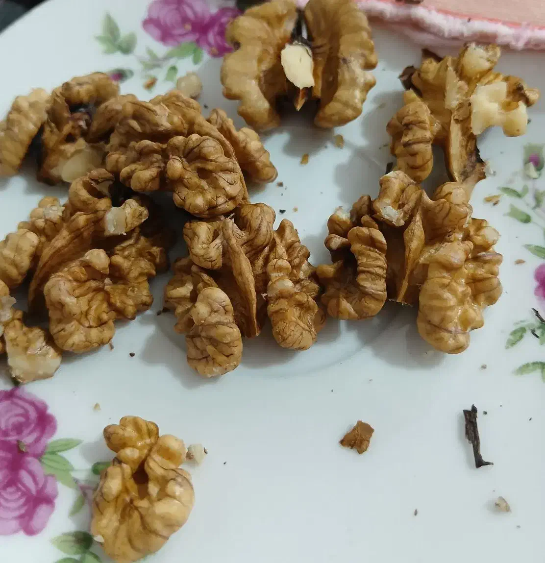 گردو همدان ، مغز سفید پر چرب پوست کاغذی امسالی|خوردنی و آشامیدنی|اصفهان, ملک‌شهر|دیوار