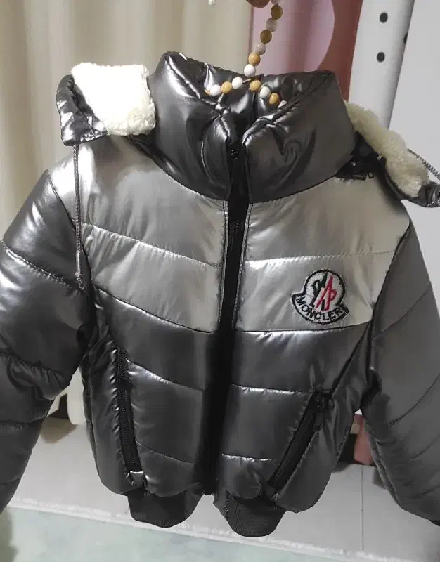 کاپشن کودک نو|کفش و لباس بچه|ری, شهادت|دیوار