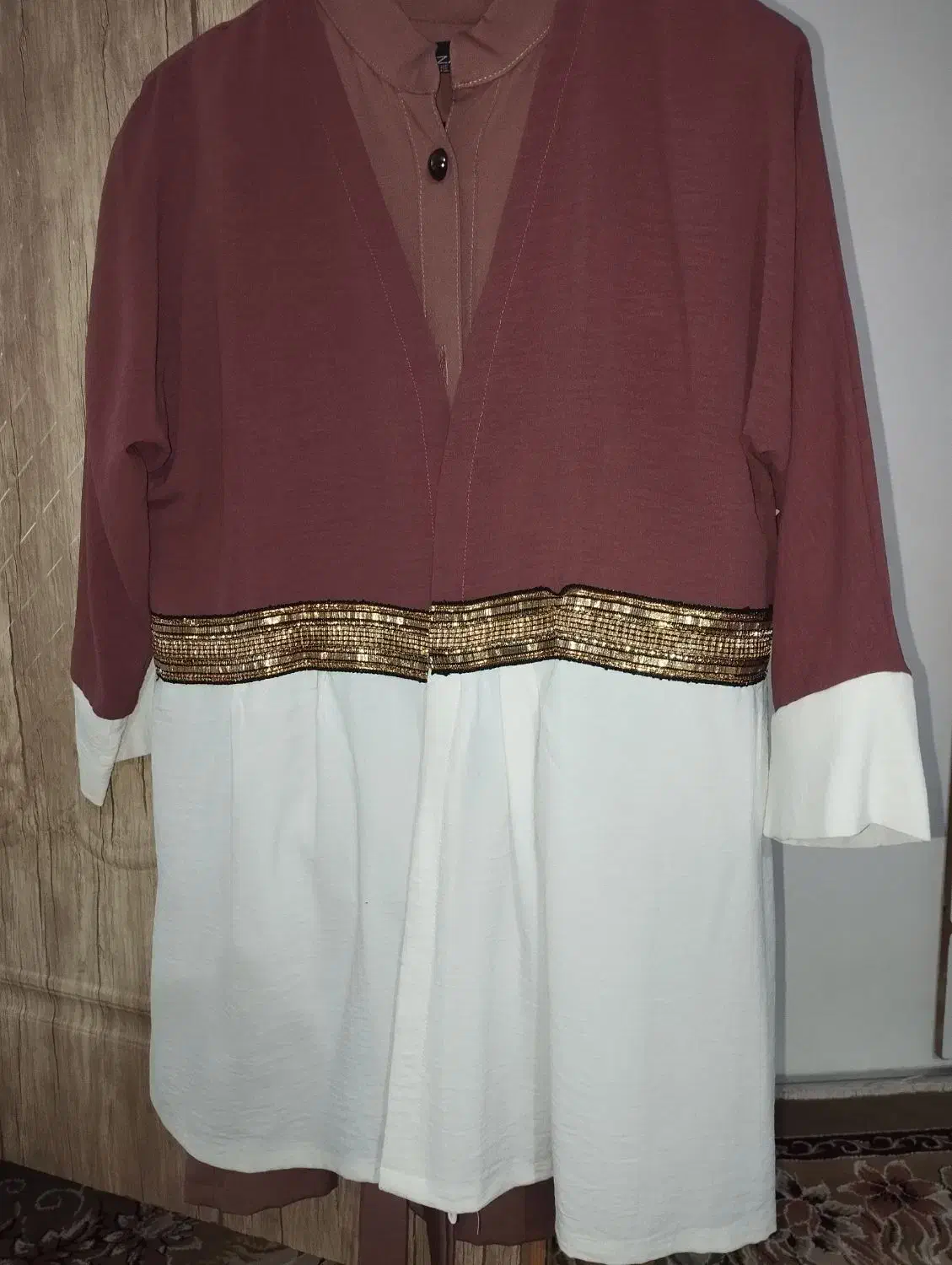 میدان اناز|لباس|سمنان, |دیوار