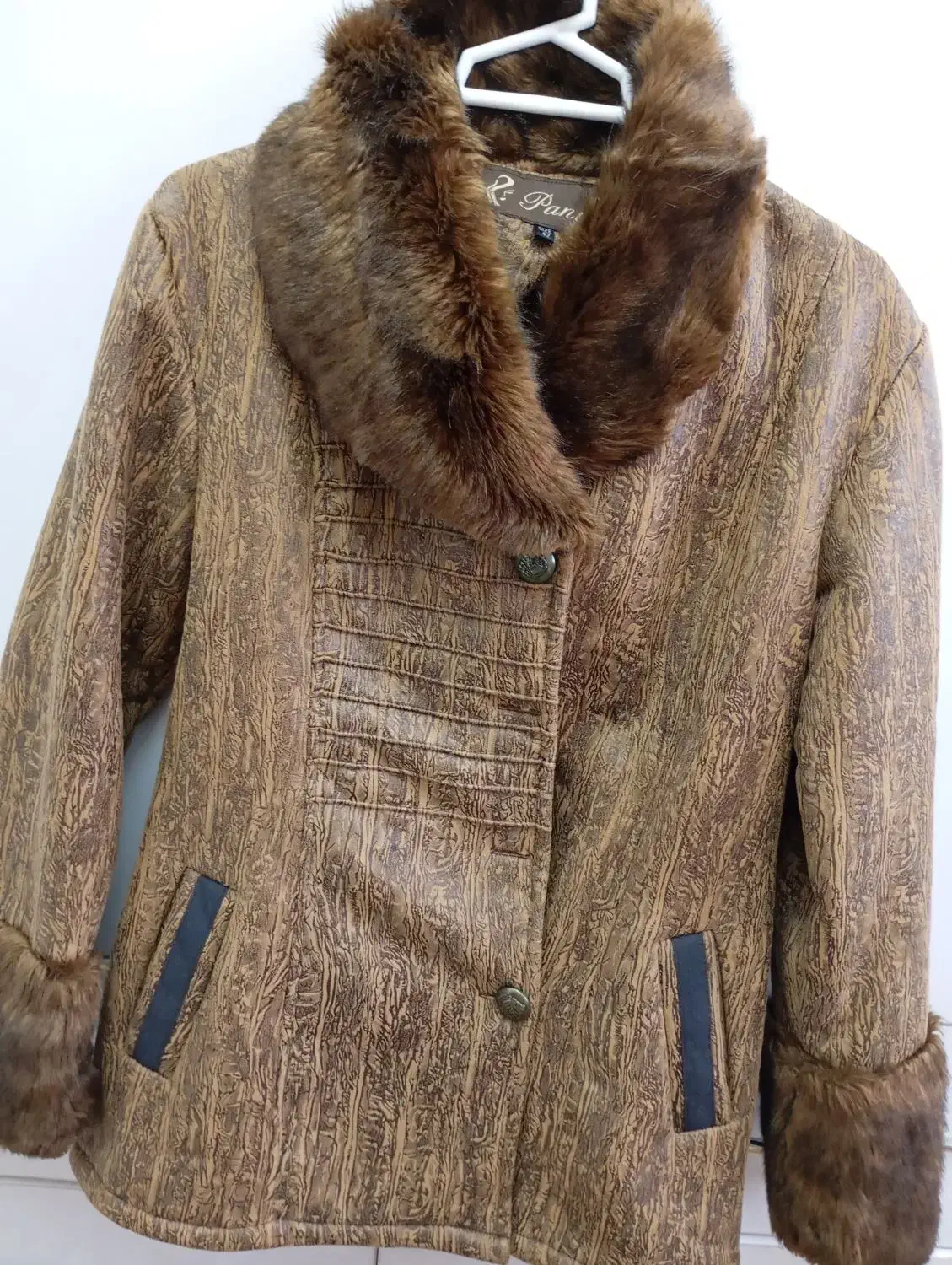 پالتو|لباس|رشت, معلولین|دیوار