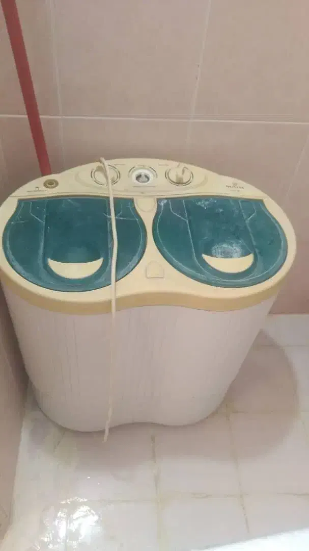 ماشین لباسشویی دو قلو دستی کهنه شور|ماشین لباسشویی و خشک‌کن لباس|اصفهان, نقش جهان|دیوار