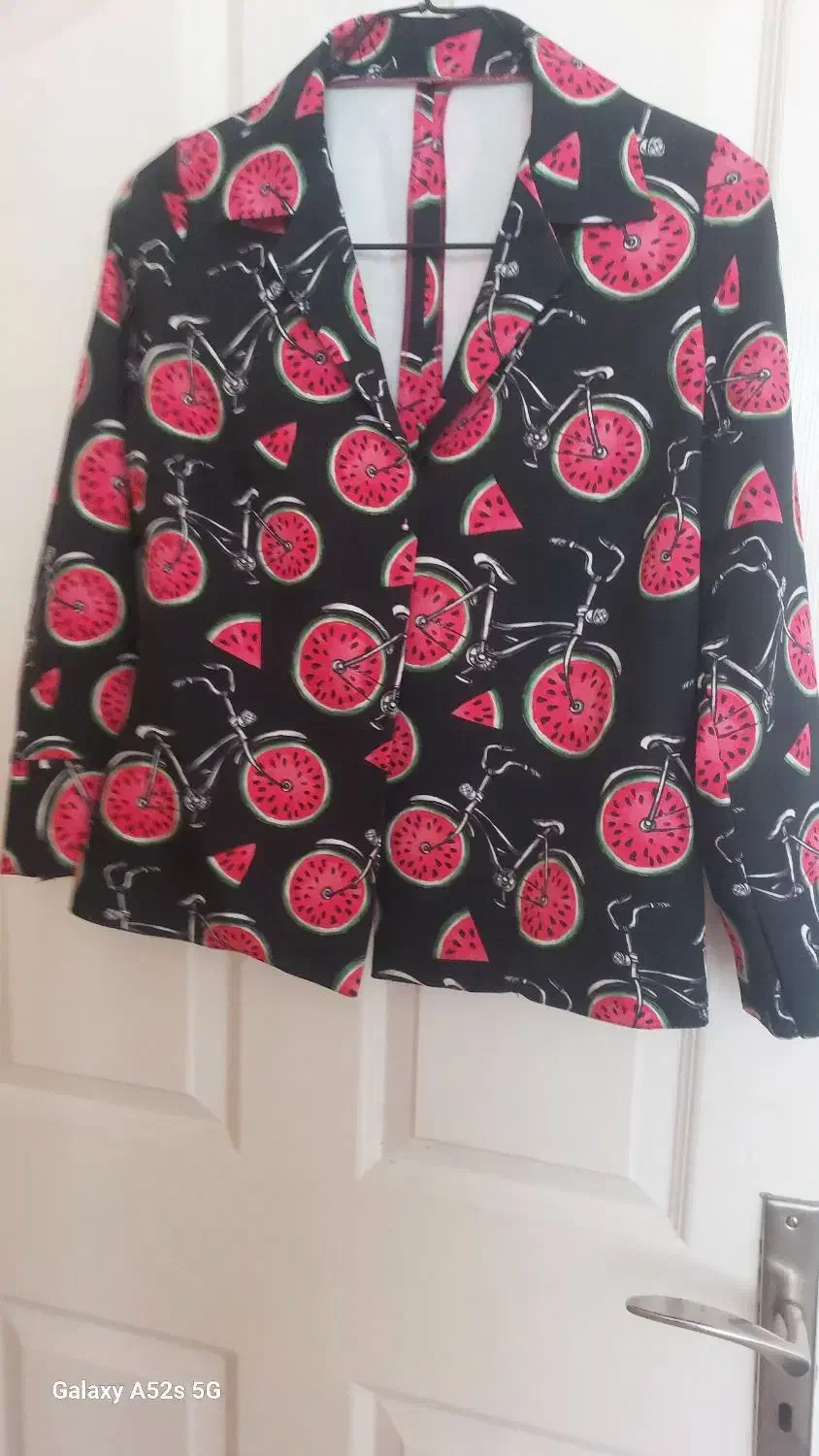 لباس یلدایی|لباس|گلبهار, شهر جدید گلبهار|دیوار