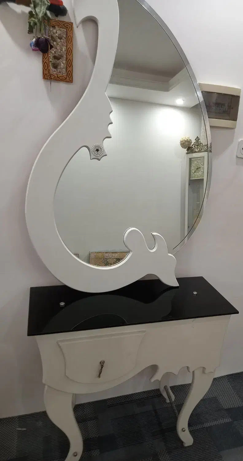 آینه|آینه|قم, ولیعصر|دیوار