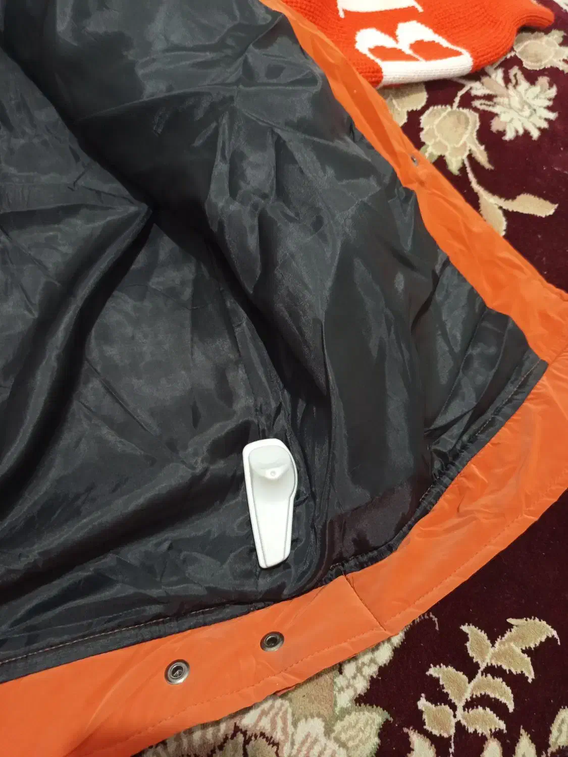 کاپشن دخترانه|لباس|تربت جام, نظامی|دیوار