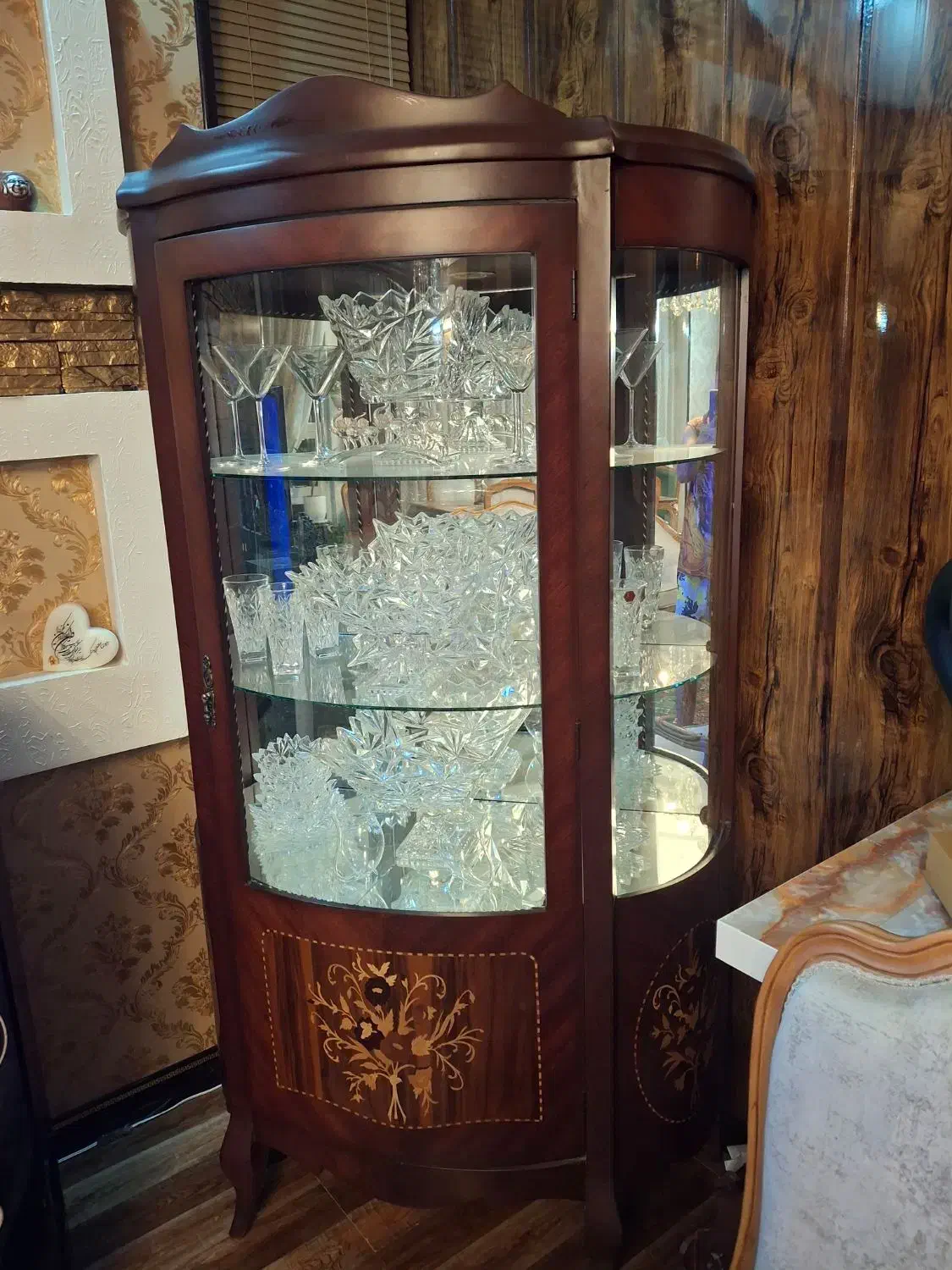 بوفه معرق|بوفه، ویترین، کنسول|شاهین‌شهر, عطار|دیوار