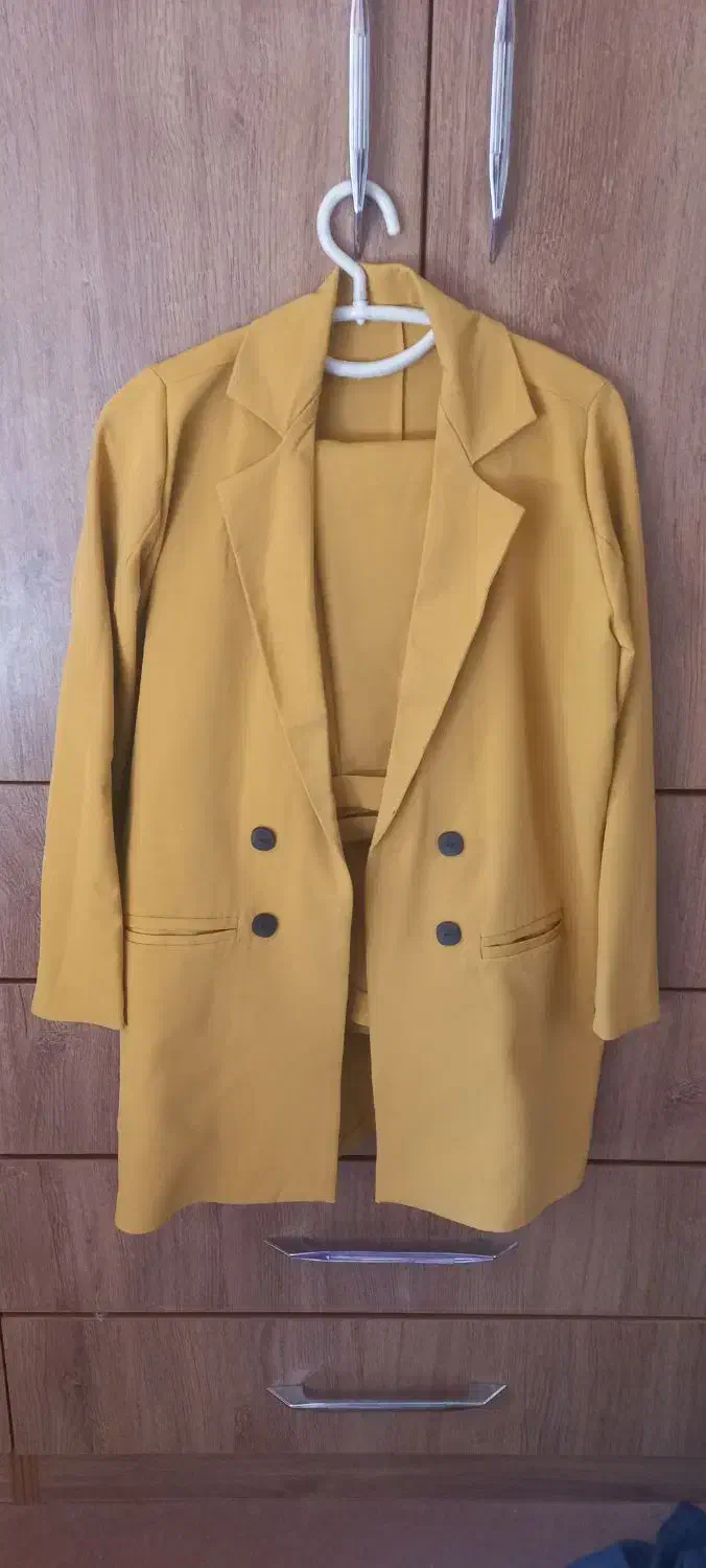 تعدادی لباس زنانه|لباس|شاهین‌شهر, گرگاب|دیوار