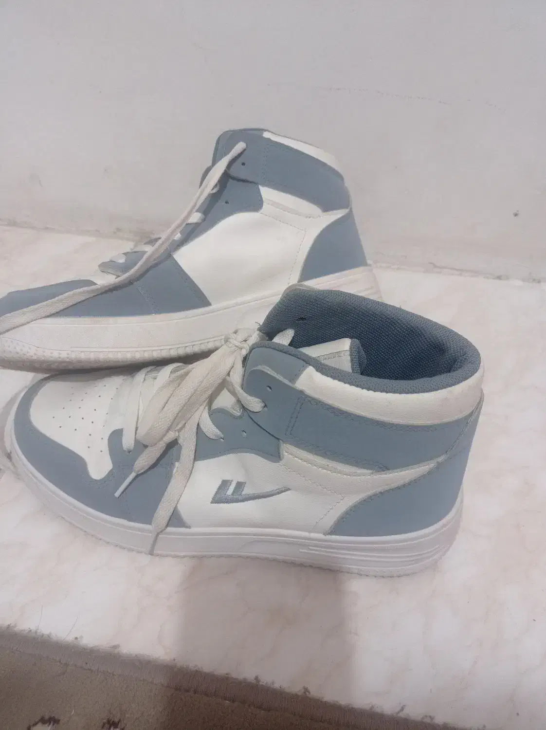 کفش|کیف، کفش، کمربند|پرند, فاز ۶|دیوار