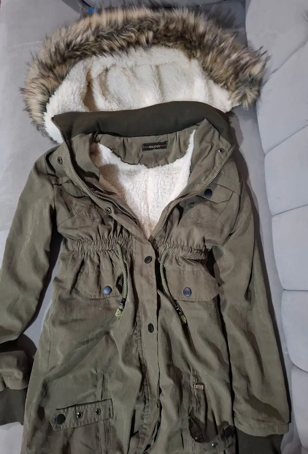 کاپشن یا بارانی|لباس|مسجد سلیمان, |دیوار