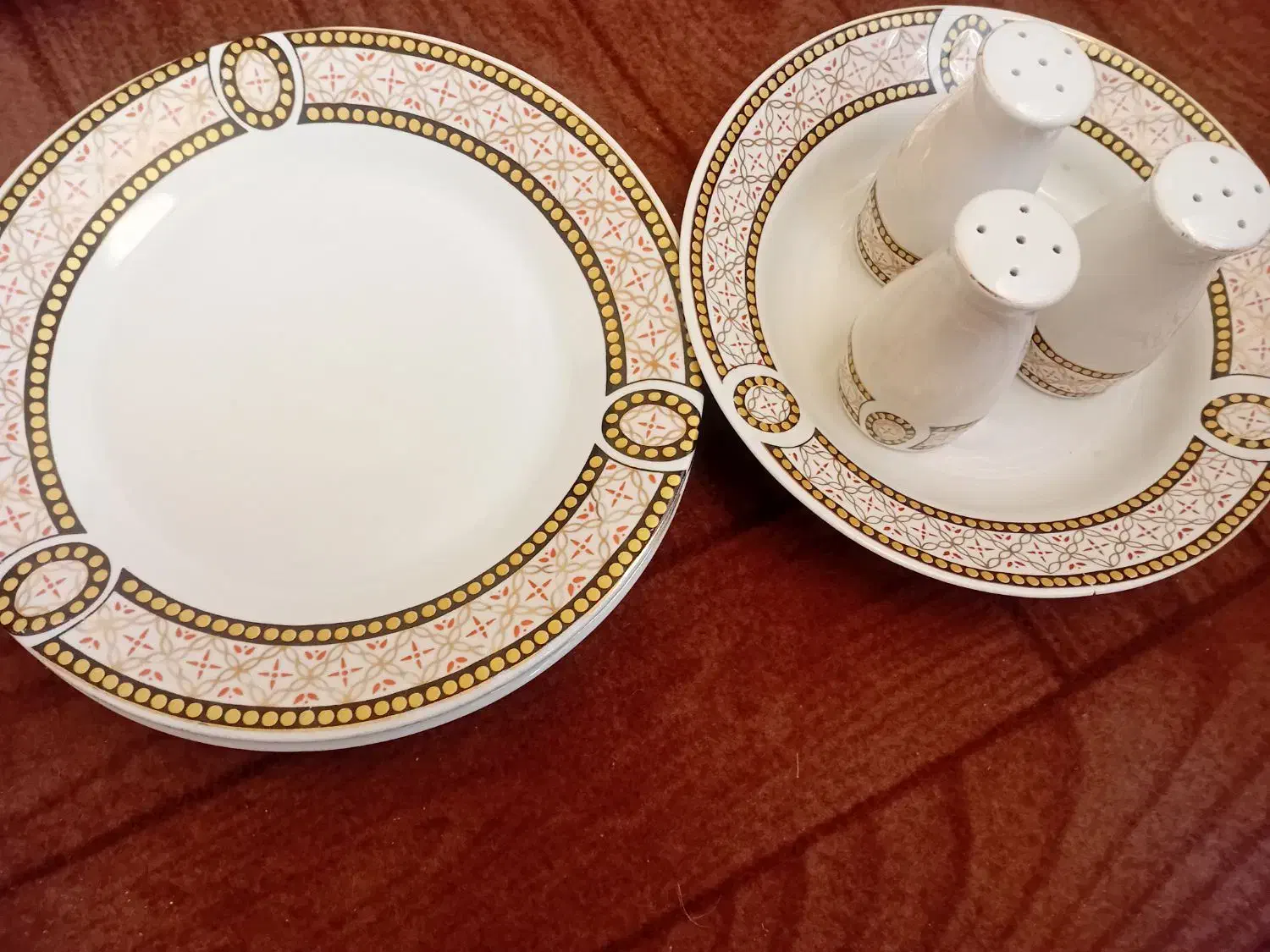 چینی ۱۲ عددی|ظروف سرو و پذیرایی|کهریزک, |دیوار