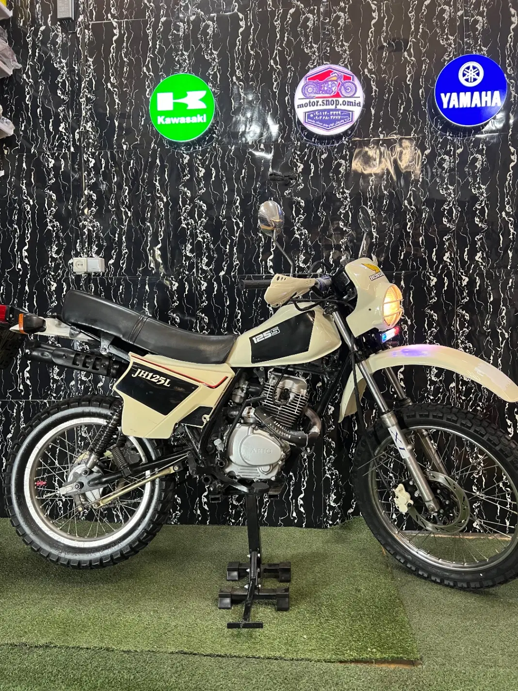 Xl125ژاپن|موتورسیکلت|رشت, عینک|دیوار