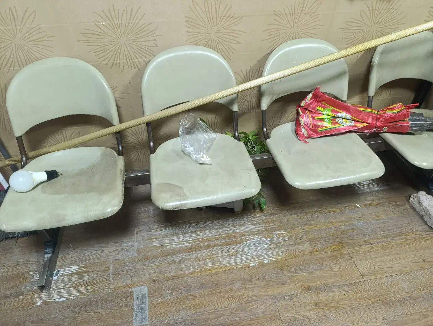 صندلی انتظار|صندلی و نیمکت|کرمانشاه, |دیوار