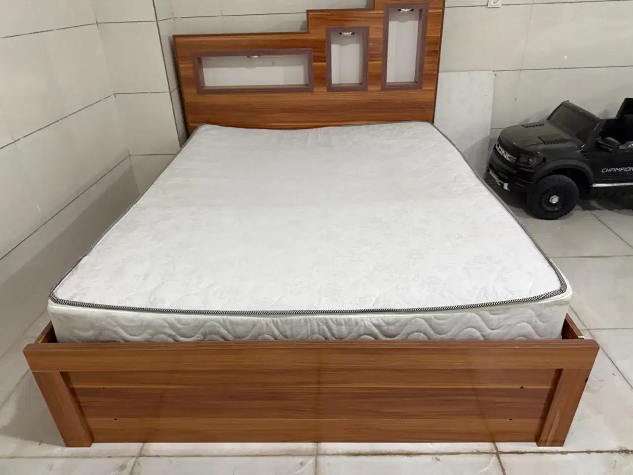 تختخواب دونفره درجه یک|تخت و سرویس خواب|سنندج, |دیوار