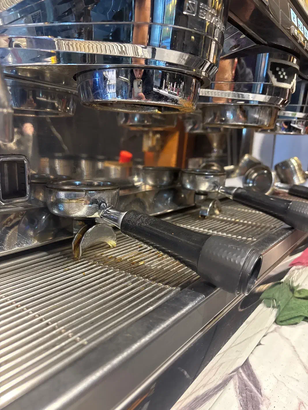 استخدام کمککار کافه|استخدام خدمات فروشگاه و رستوران|تهران, بازار|دیوار