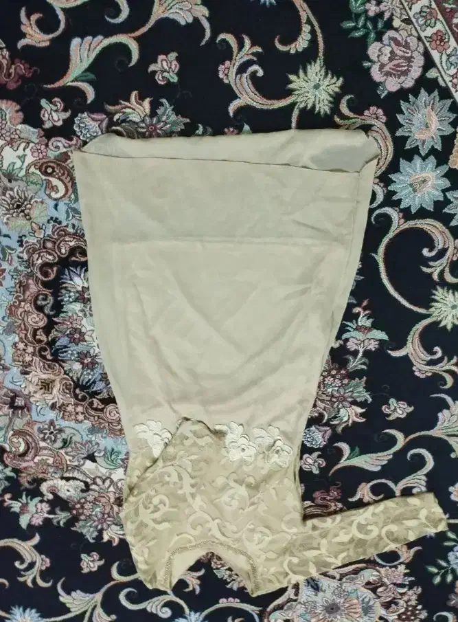 لباس زنانه|لباس|قدس, شهرقدس|دیوار