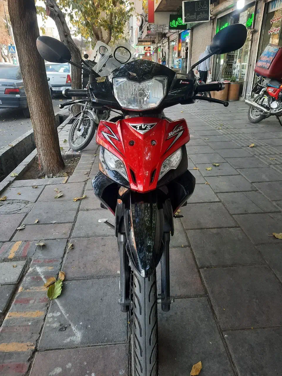 تی وی اس راکز|موتورسیکلت|ری, سیزده آبان|دیوار