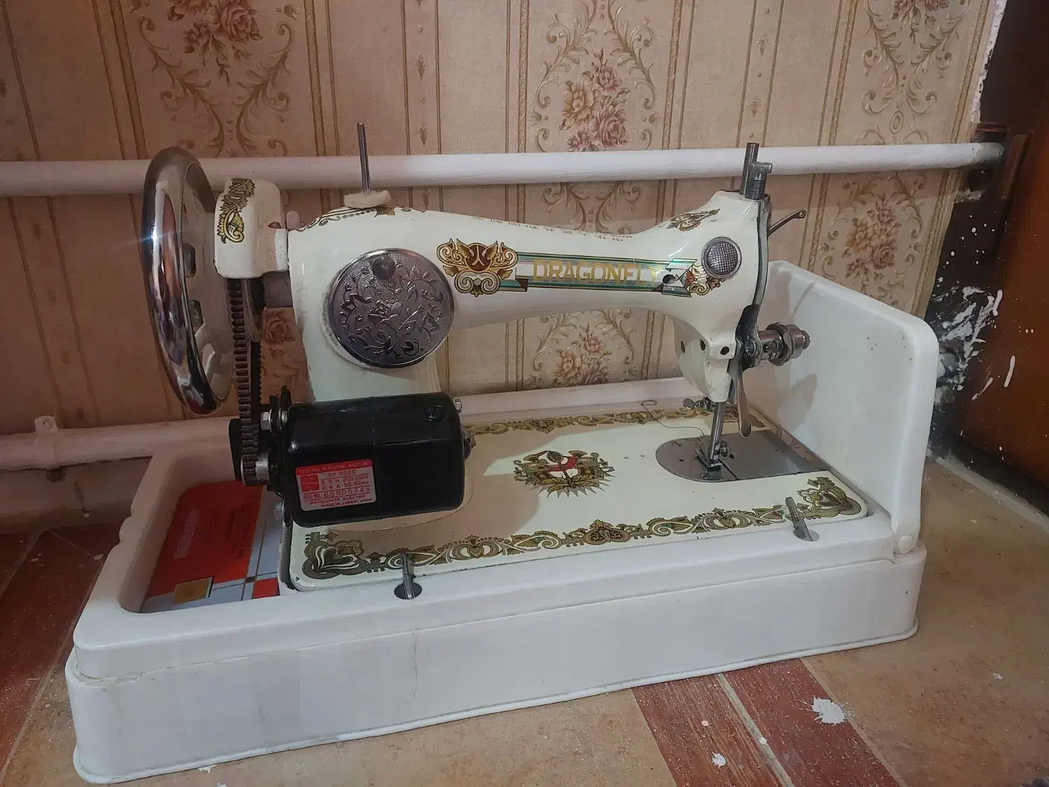 چرخ خیاطی سفید|چرخ خیاطی و ریسندگی|خوی, |دیوار