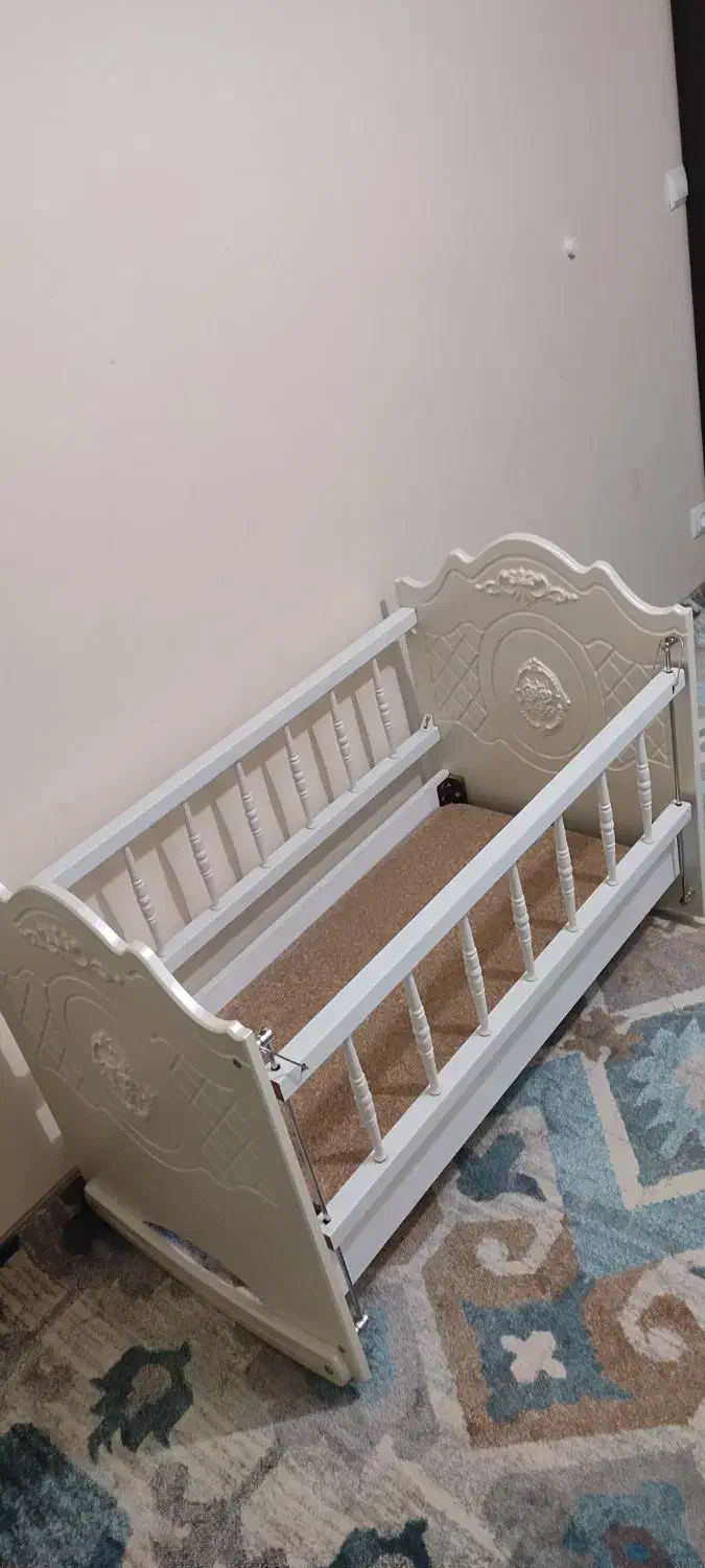 تخت نوزادی گهواره وثابت|تخت و صندلی بچه|پردیس, فاز ۲|دیوار