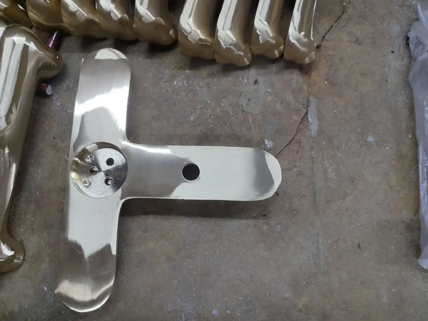 انجام خدمات پرداختکاری کارهای برنجی .استیلوغیره|خدمات پیشه و مهارت|تهران, بهارستان|دیوار