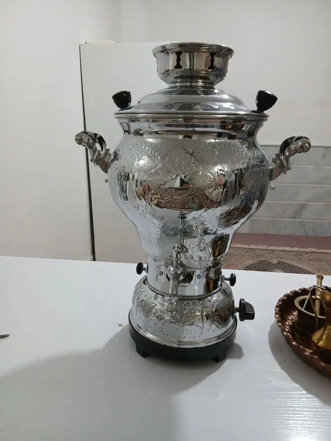 سماور.|سماور، چای‌ساز، قهوه‌ساز|کاشان, راوند|دیوار