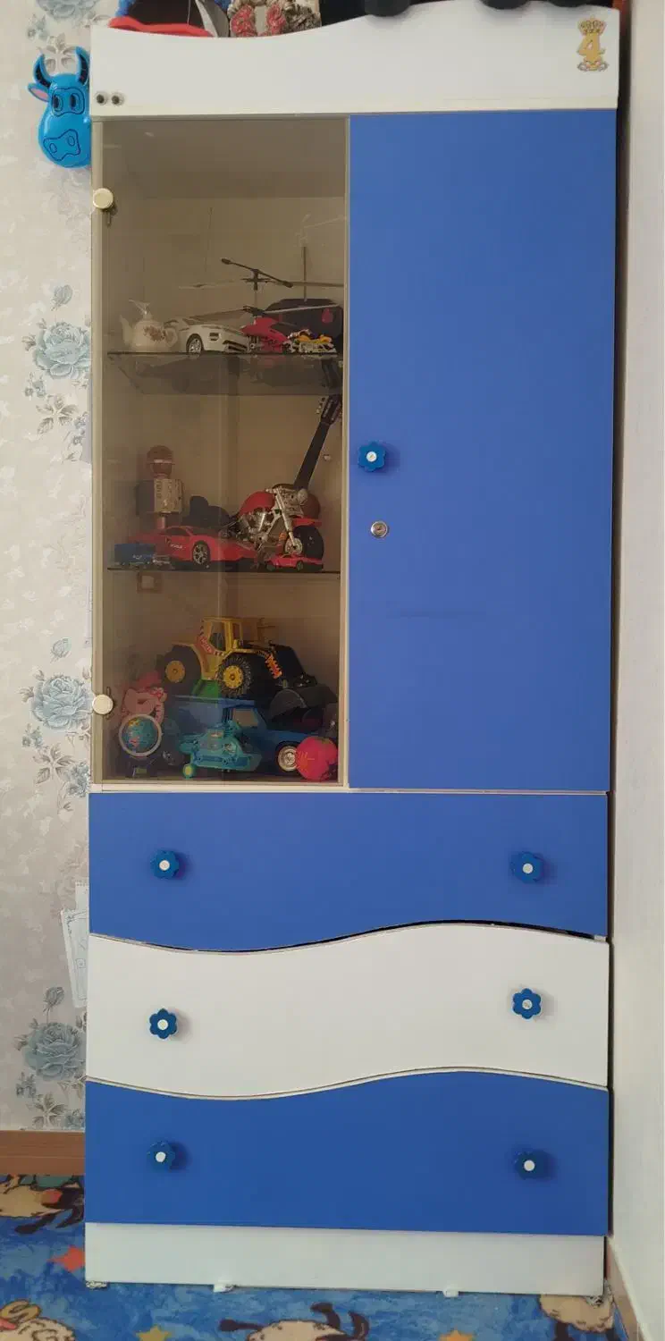 تخت و کمد کودک..|تخت و صندلی بچه|اردبیل, |دیوار