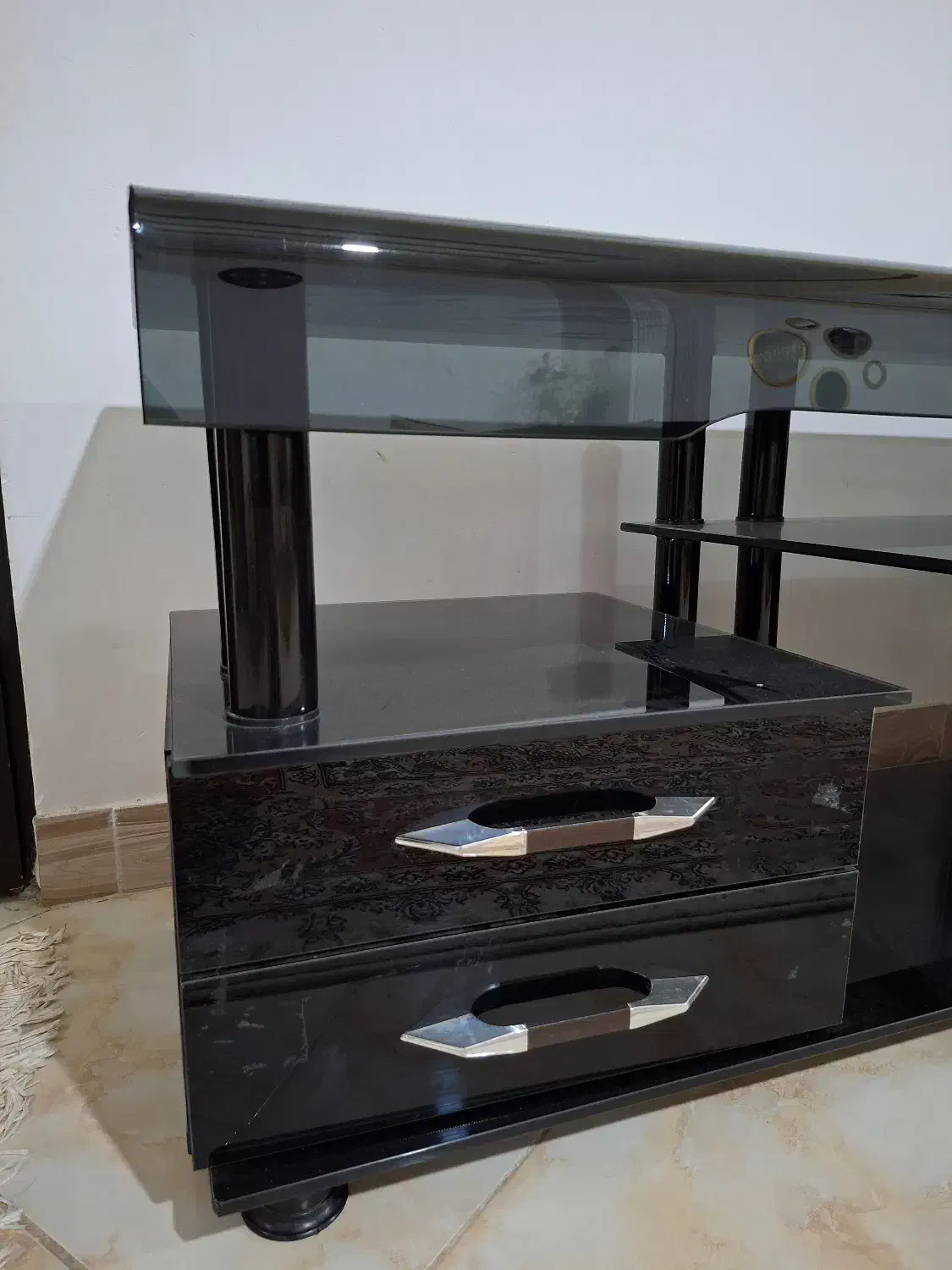 میز تلویزیون شیشه ای|میز تلویزیون|رشت, دروازه لاکان|دیوار