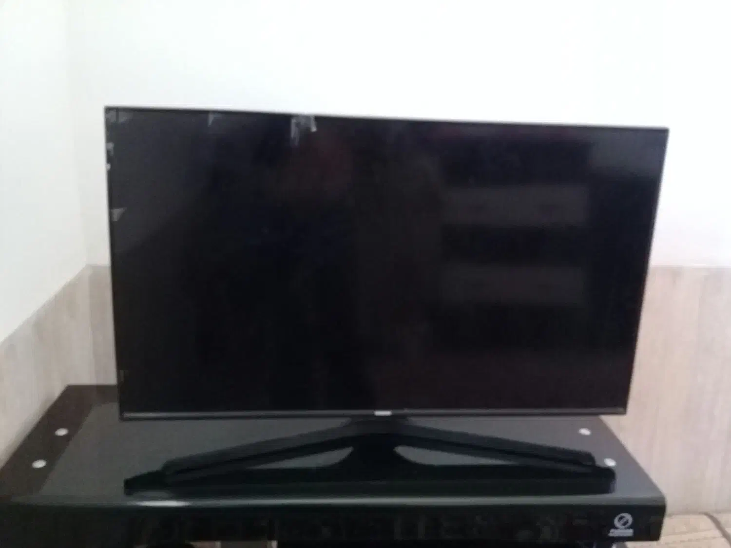 تلویزیون ال ای دی سامسونگ ۴۰ اینج .پنل شکسته|تلویزیون و پروژکتور|ایلام, |دیوار