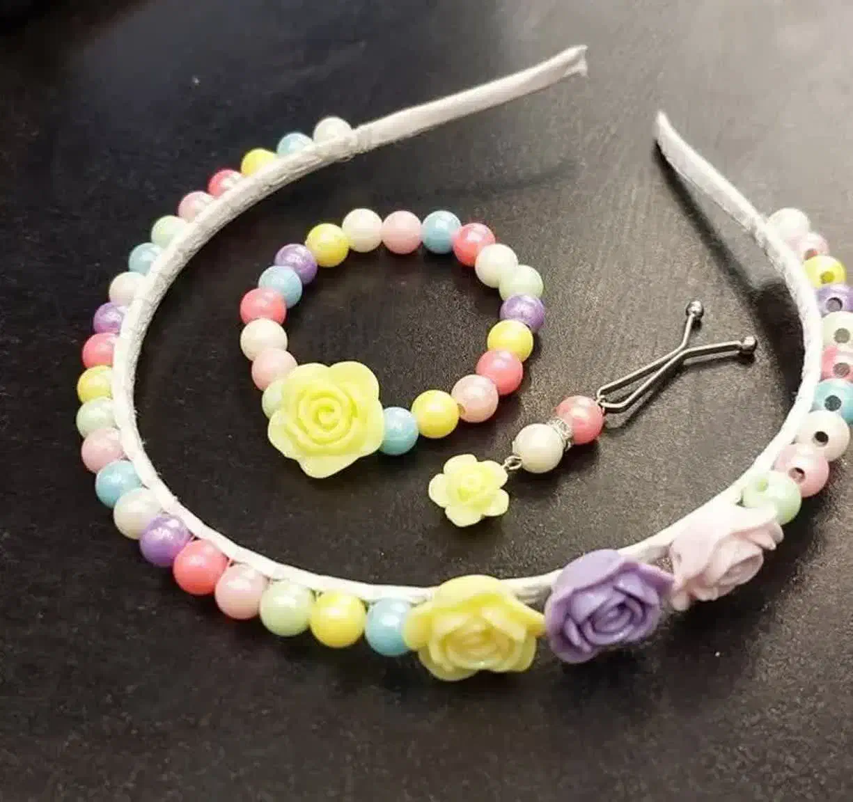 اکسسوری های زیبا ویژه روز دانش آموز|بدلیجات|اصفهان, طامه|دیوار