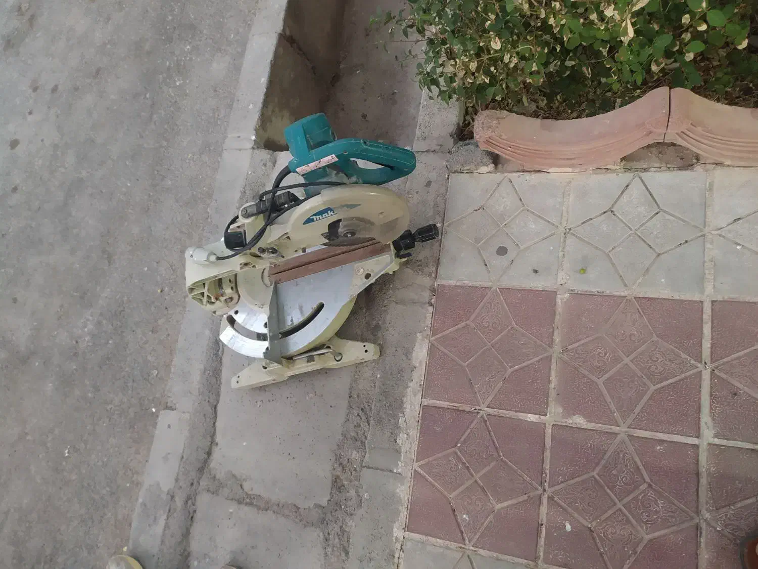 فارسی بر ماکیتا ژاپنی|ماشینآلات صنعتی|فولادشهر, مسکن مهر فولادشهر|دیوار