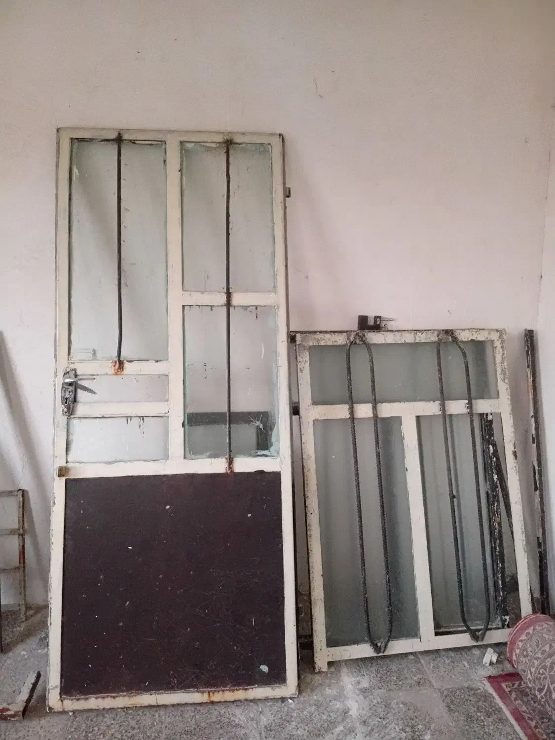 دو عدد پنجره و یک عدد درب ورودی حال|مصالح و تجهیزات ساختمان|خرم‌آباد, |دیوار