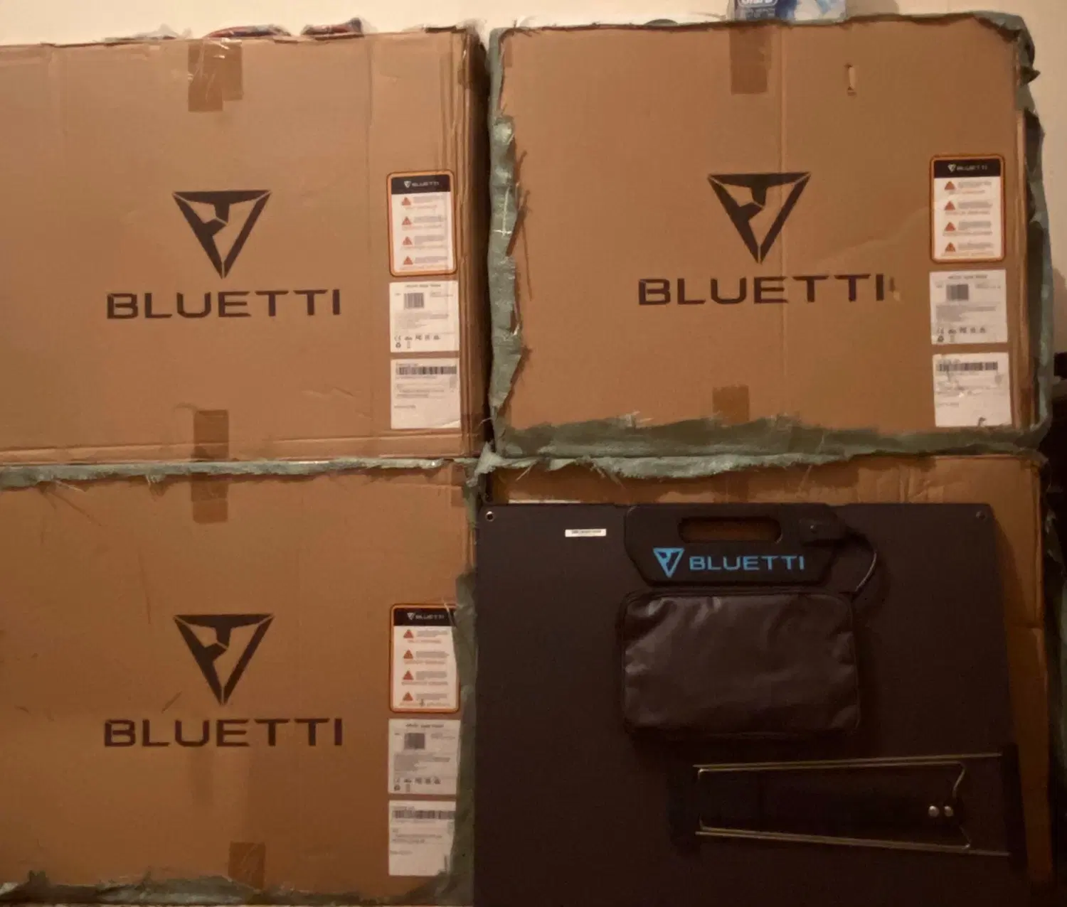 پنل خورشیدی بلوتی ۲۰۰ وات *قابل حمل*پرقدرت Bluetti|کوهنوردی و کمپینگ|تهران, ونک|دیوار