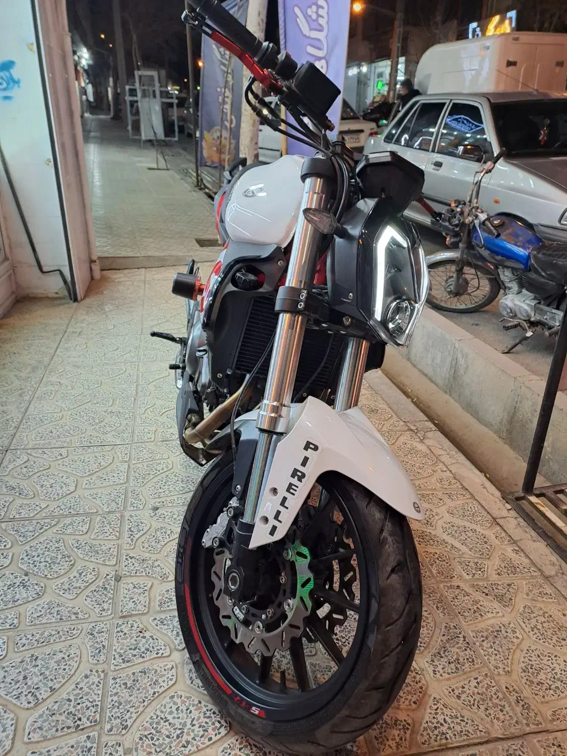 بنلی|موتورسیکلت|بزینه رود, |دیوار