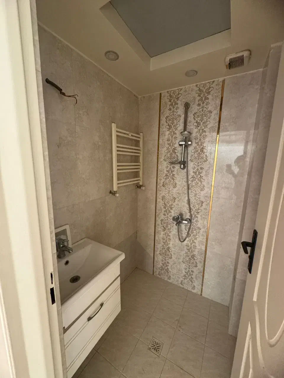 ۱۰۵متری/۲خوابه/غرق‌نور/میدان ملت