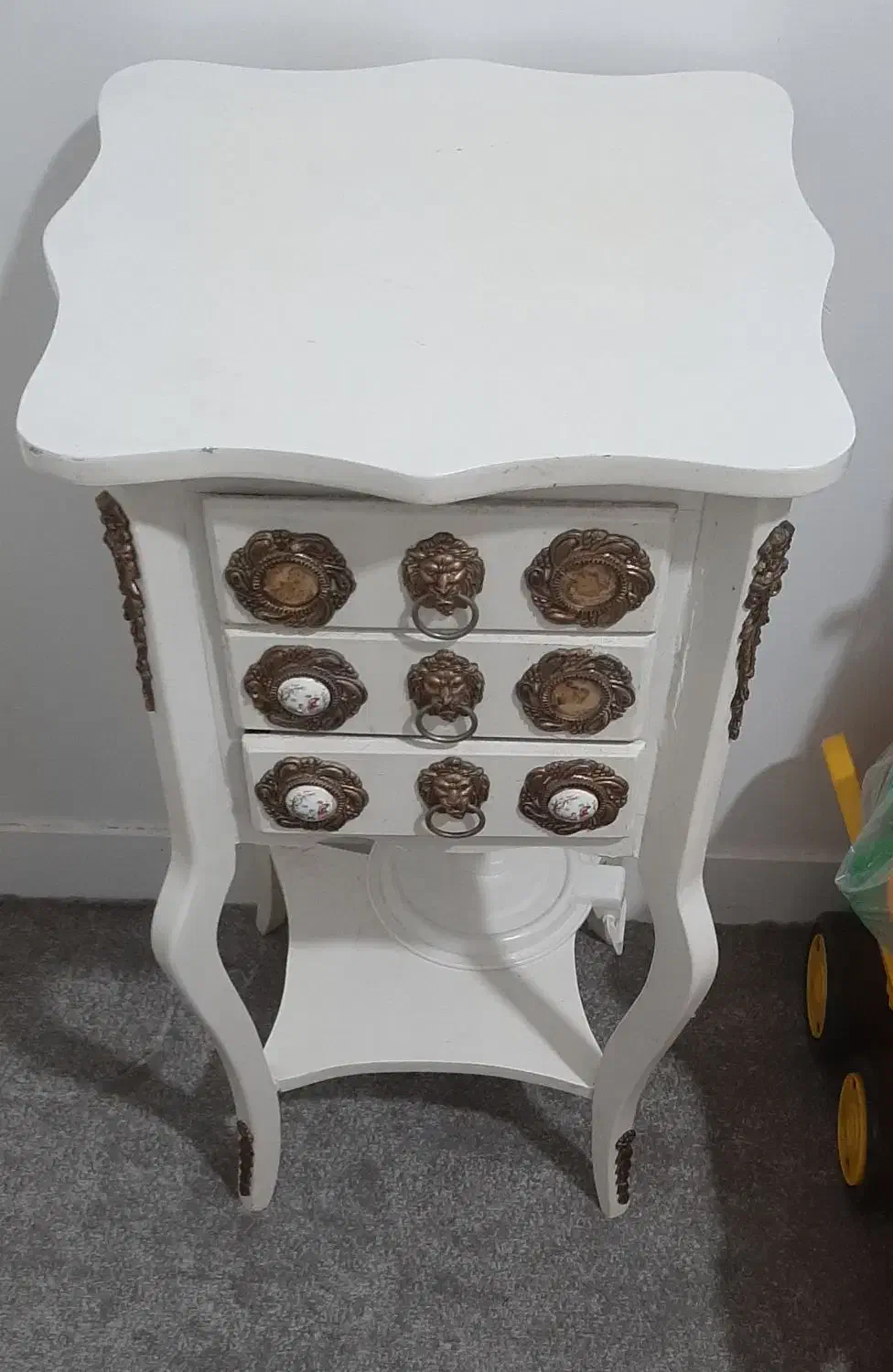 میز تلفن ۳کشو کاملا سالم|میز تلفن|کرج, شاهین‌ویلا|دیوار