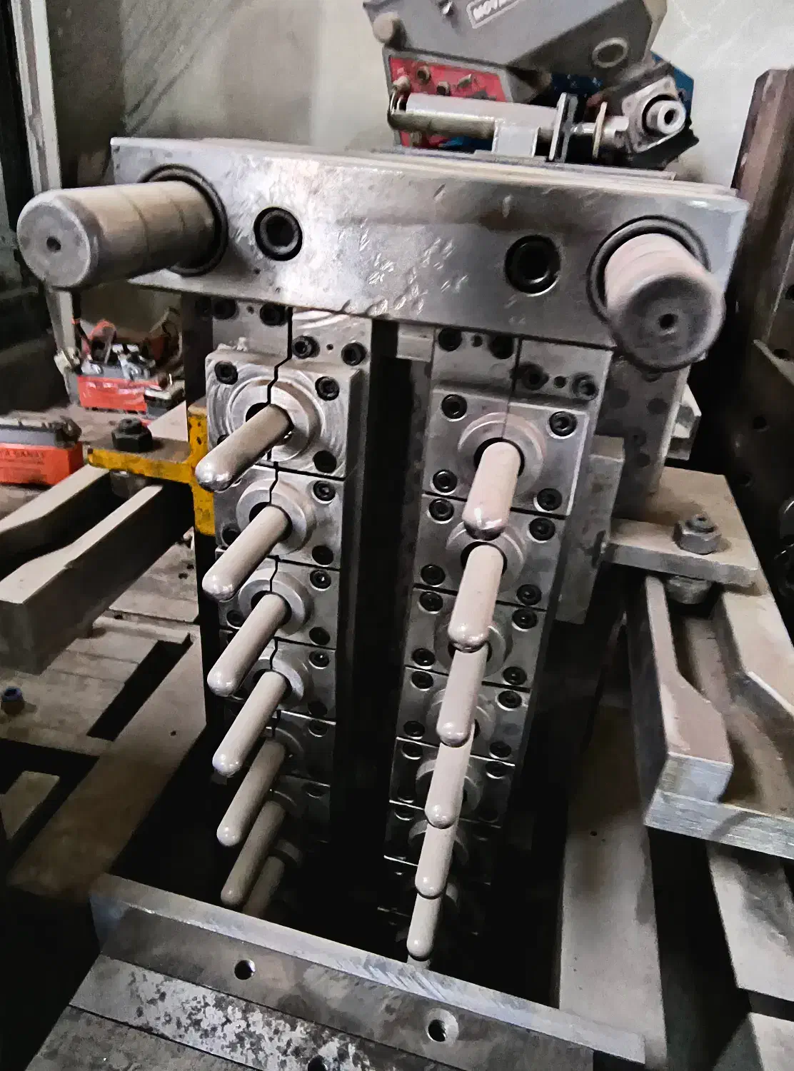 استخدام مهندس مکانیک و کارگر|استخدام صنعتی، فنی، مهندسی|کرج, کلاک پایین|دیوار