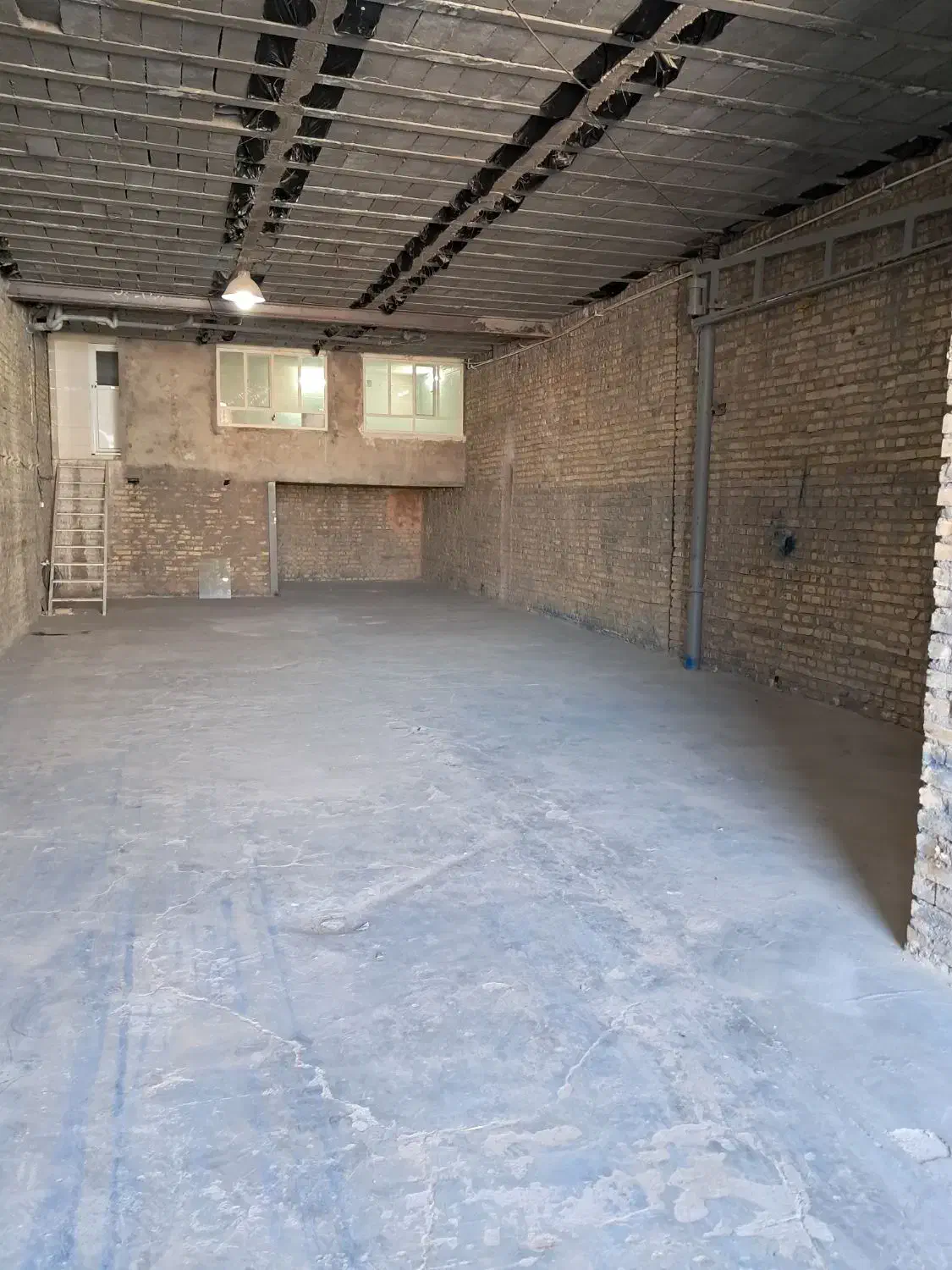 انبار(کارگاه)۱۸۰متری جاده فرودگاه|اجارهٔ مغازه و غرفه|یزد, |دیوار