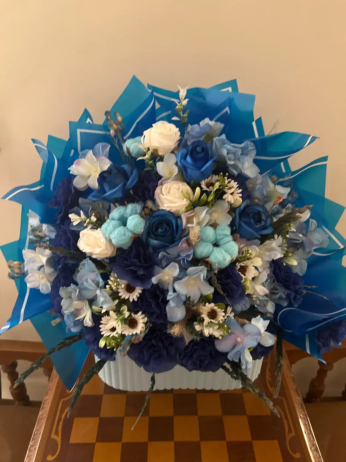 گل مصنوعی|گل مصنوعی|تهران, فلسطین (میدان انقلاب)|دیوار