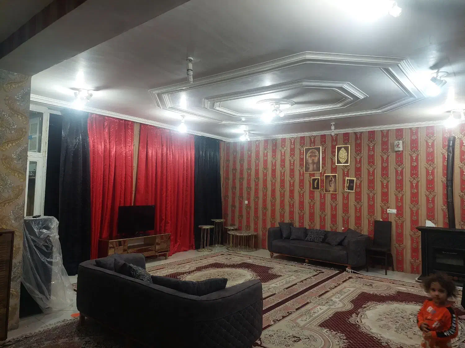 ساختمان طبقه اول ، خیابان شهداء|اجارهٔ خانه و ویلا|ایوان, |دیوار