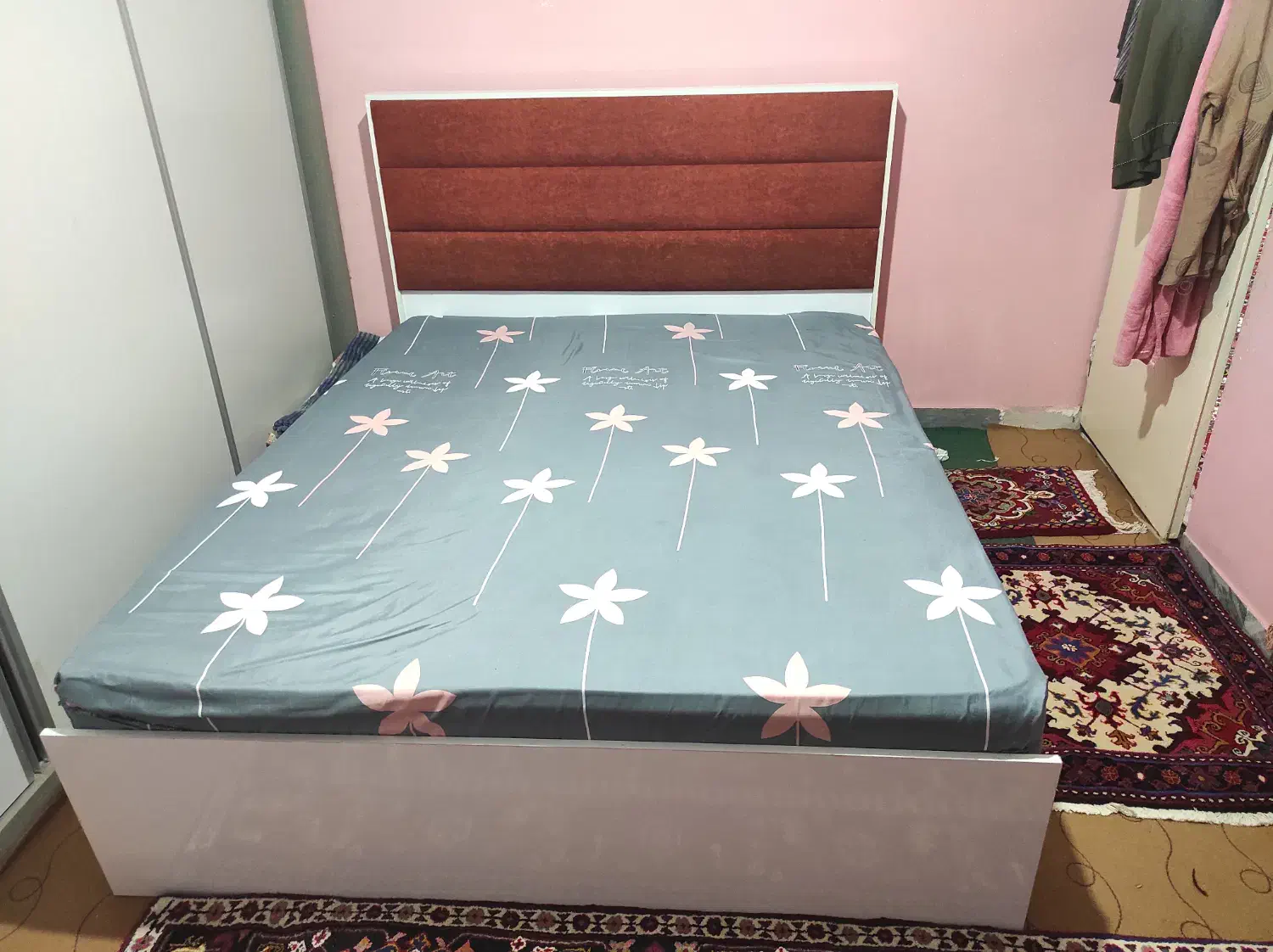 تخت دو نفره با تشک طبی|تخت و سرویس خواب|هریس, |دیوار