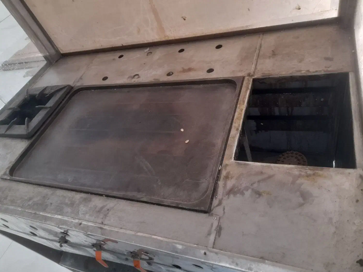 فر ساندویچی تک سنگ بزرگ|کافی‌شاپ و رستوران|مشهد, کارمندان دوم|دیوار