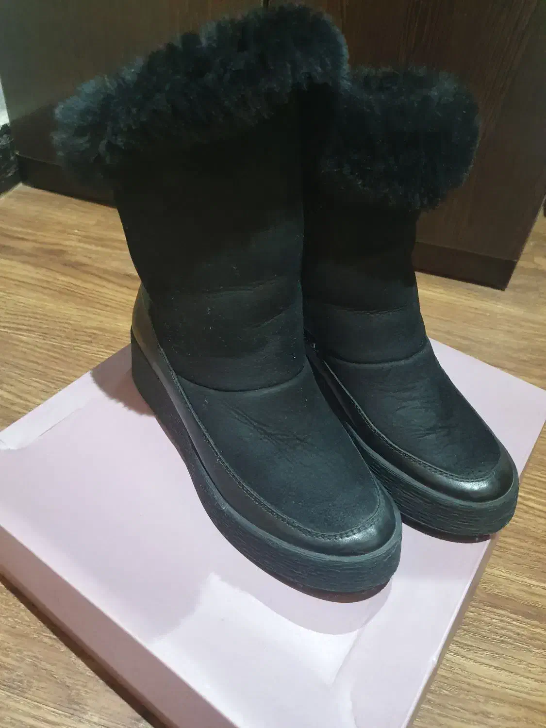 بوت خزدار|کیف، کفش، کمربند|ساری, |دیوار