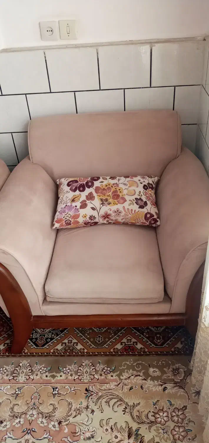 مبل راحتی ۷ نفره سالم و تمیز در حد نو|مبلمان خانگی و میز عسلی|آران و بیدگل, |دیوار