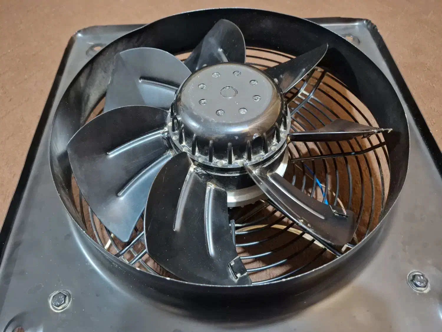 فن در حد نو|پنکه و تصفیه‌کنندهٔ هوا|برازجان, |دیوار