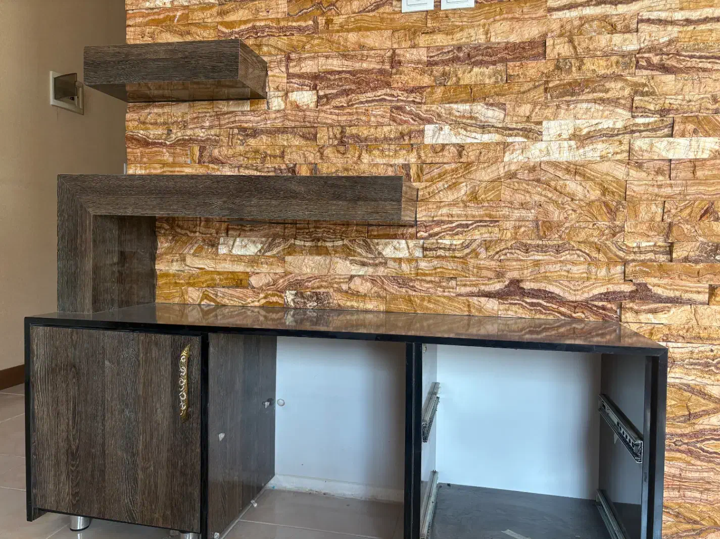 کابینت و میز تی وی|بوفه، ویترین، کنسول|کاشان, باغ فین|دیوار