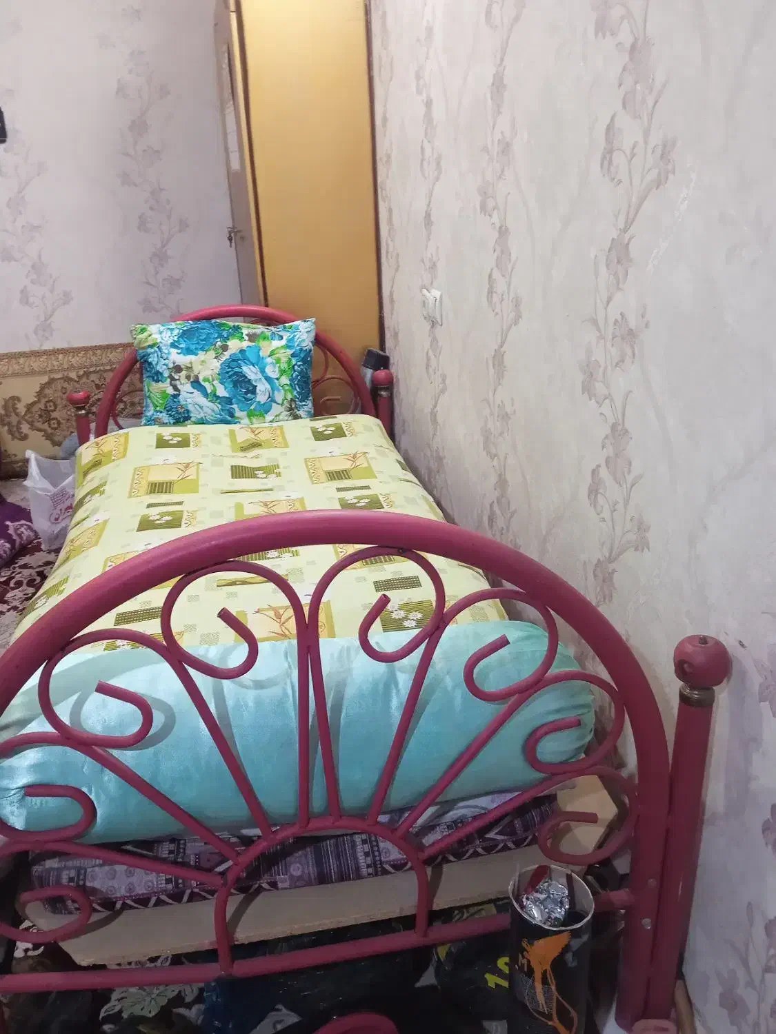 تخت فلزی یک نفره محکم  راحت|تخت و سرویس خواب|رباط‌کریم, نصیرشهر|دیوار