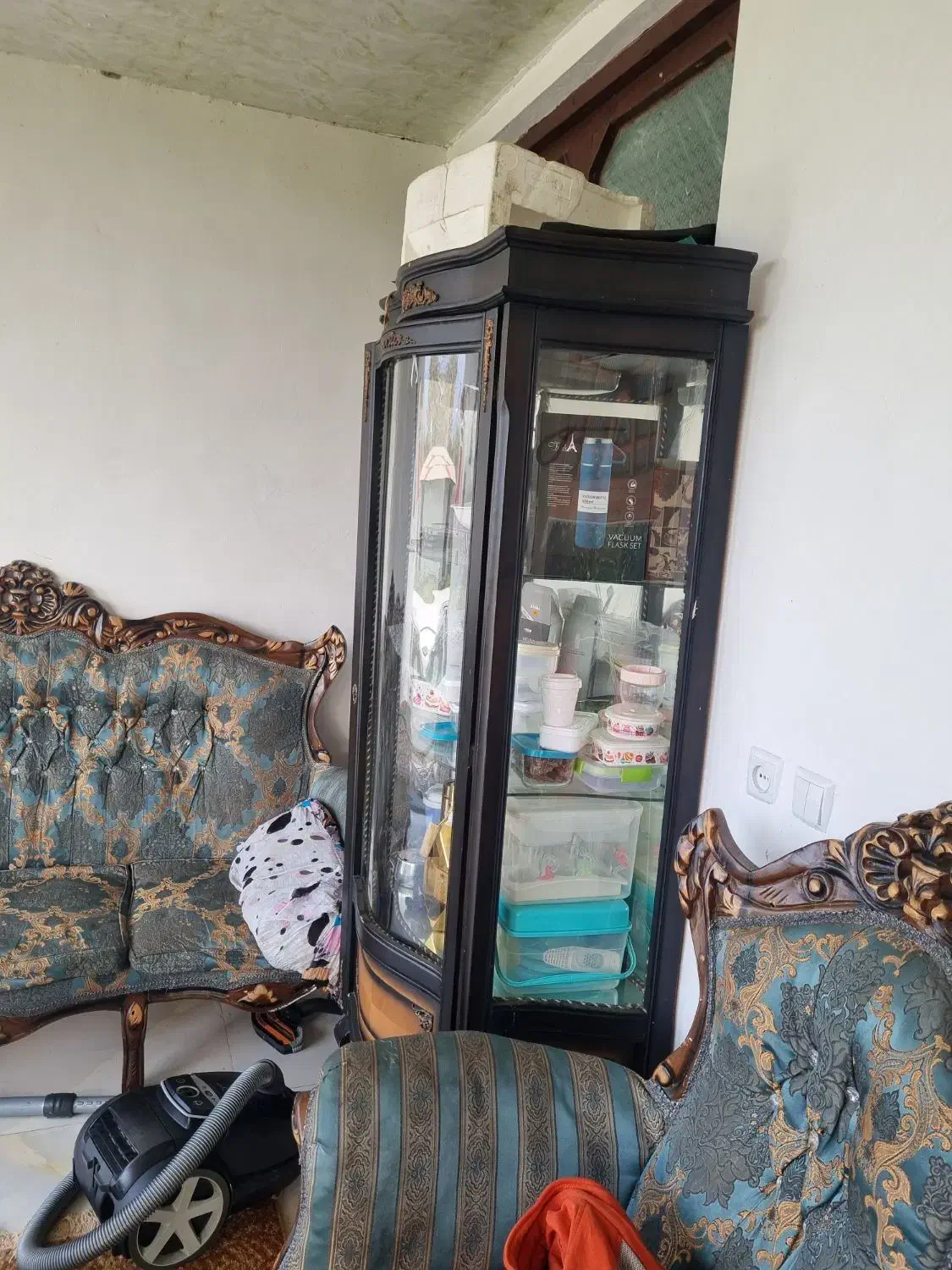 مقداری لوازم واساس خانه بعلت نبود جا|مبلمان خانگی و میز عسلی|گوراب زرمیخ, |دیوار