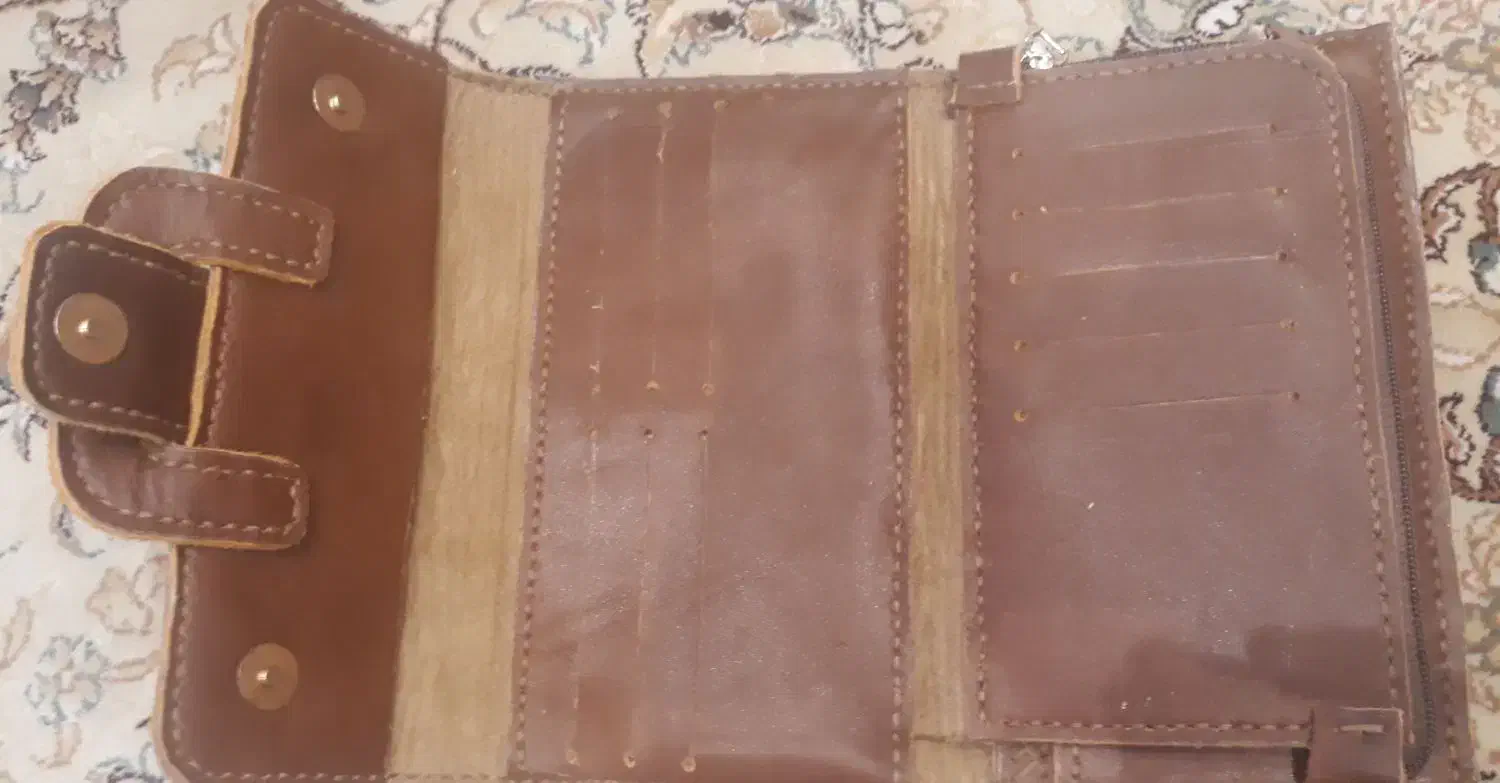 یک عدد کیف پول|کیف، کفش، کمربند|اهواز, نبوت|دیوار