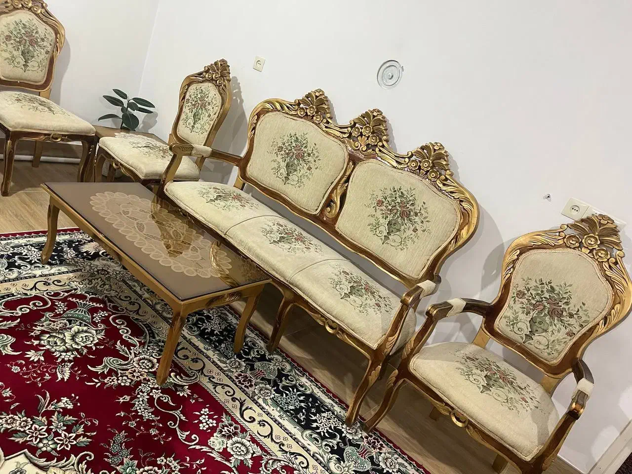 مبل سلطنتی چوپ گردو|مبلمان خانگی و میز عسلی|میاندوآب, |دیوار