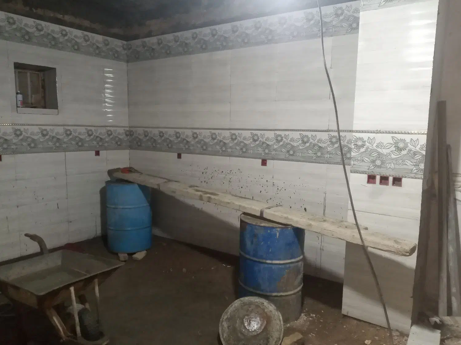 کاشی کاری وسرامیک کاری|خدمات پیشه و مهارت|زابل, |دیوار