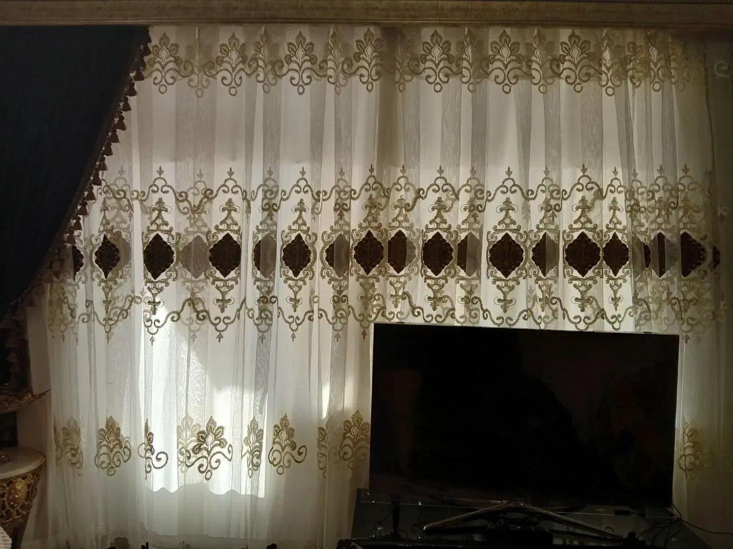 پرده ای تور در حد نو با قیمت مناسب بفروش می رسد.|پرده، رانر، رومیزی|سراب, |دیوار